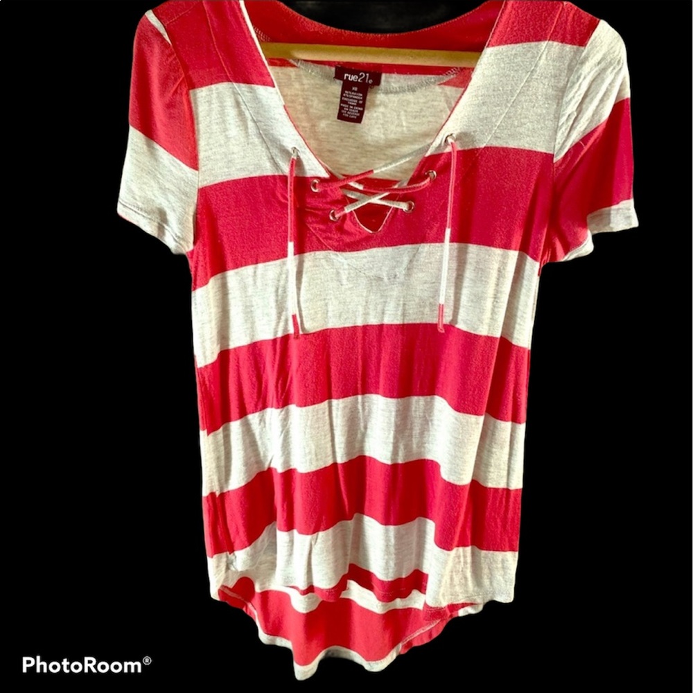 Rue21 v-neck hi-low top size XS